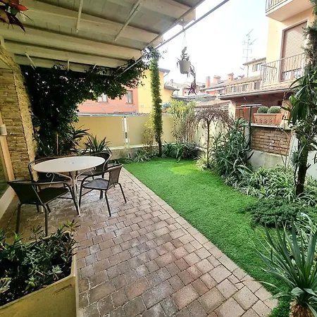 Apartment Little Queen-by Goccia Di Desenzano del Garda